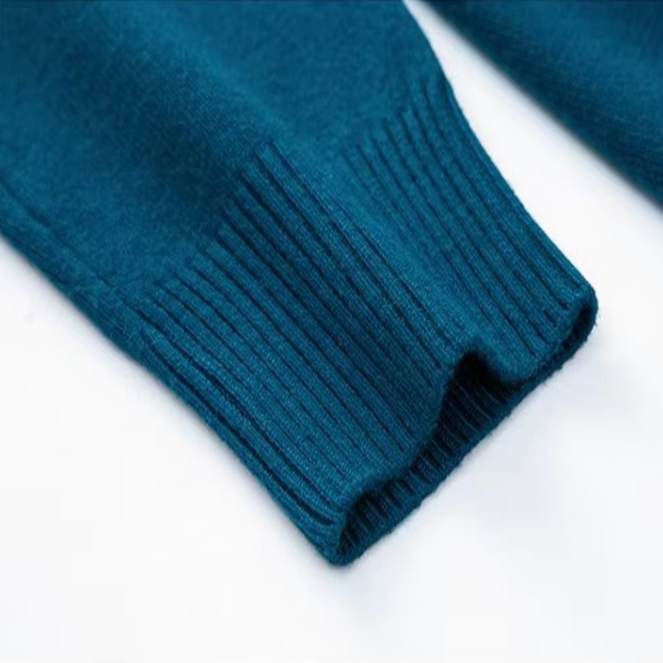 PULL À COL HAUT ÉLÉGANT