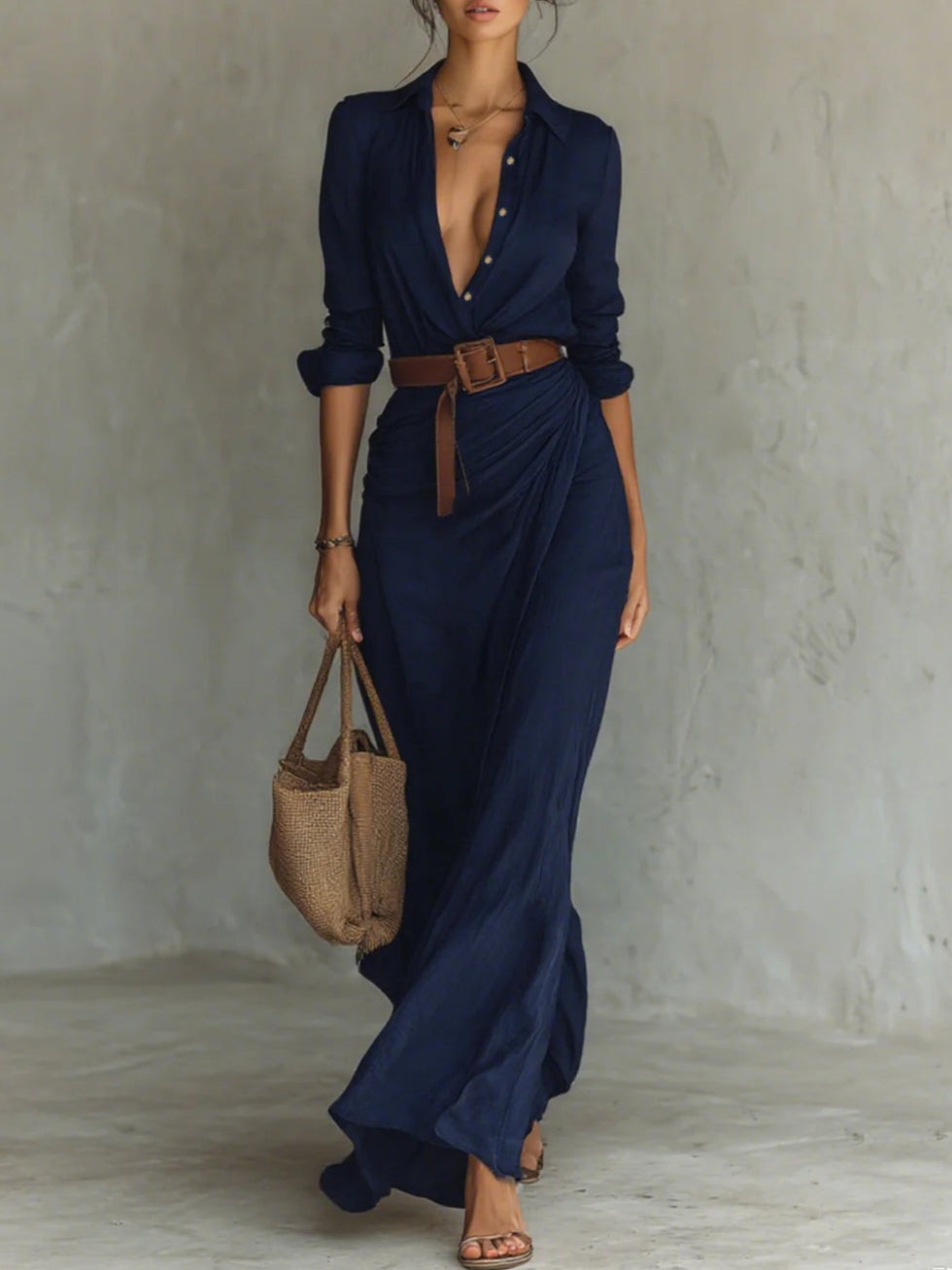 Camille Cannes | Robe maxi sophistiquée avec ceinture ajustable et revers élégants