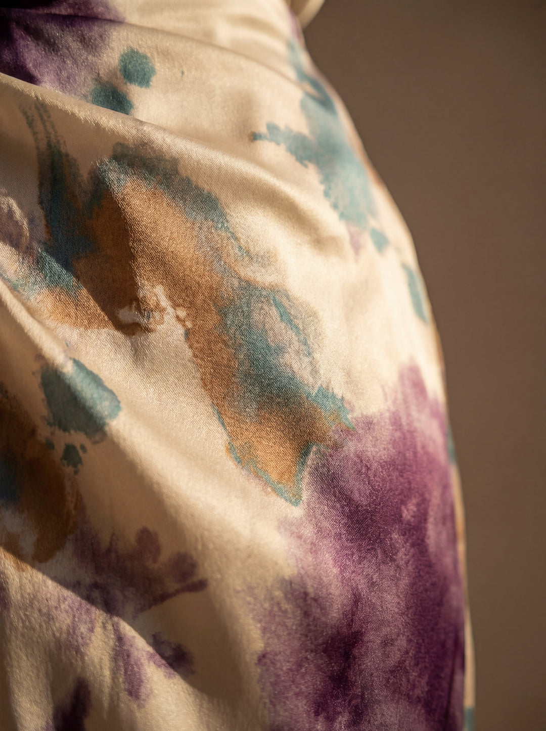 Valérie | Robe midi satinée à imprimé aquarelle, manches ballon
