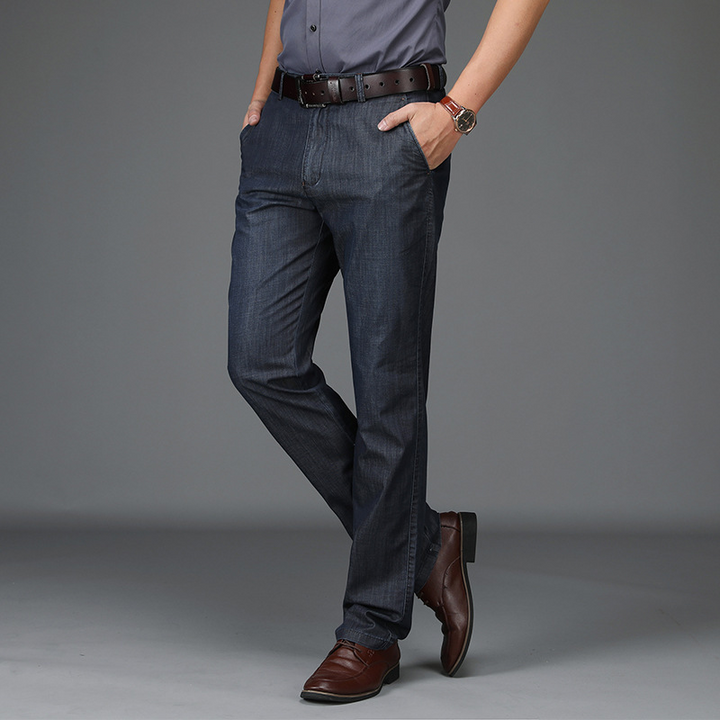 JEAN EN DENIM EXTENSIBLE À COUPE CLASSIQUE POUR HOMME