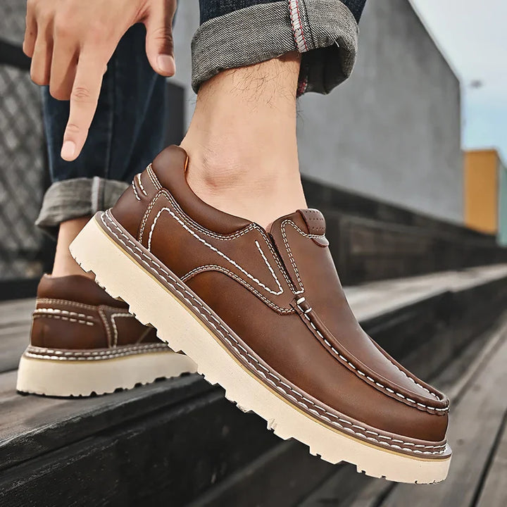 MOCASSINS EN CUIR DE VACHETTE POUR HOMME