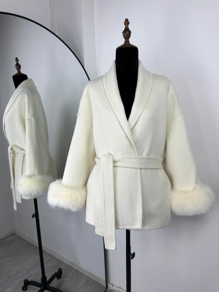 Camille Cannes | Élégant manteau en laine avec col en fourrure