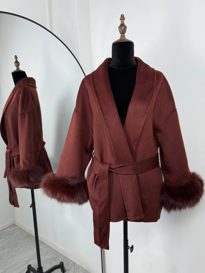 Camille Cannes | Élégant manteau en laine avec col en fourrure