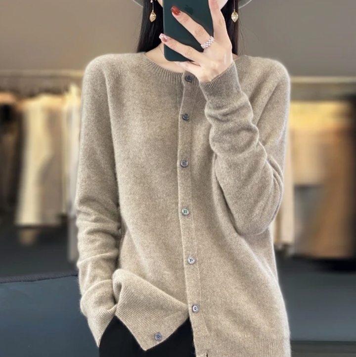 Majura | Cardigan en cachemire col rond boutonné