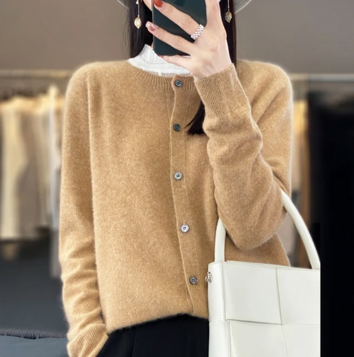 Majura | Cardigan en cachemire col rond boutonné