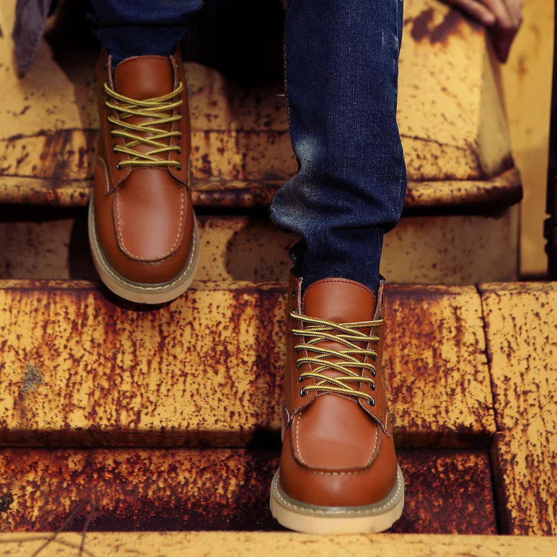 BOTTES CLASSIQUES À DENTELLES POUR HOMMES
