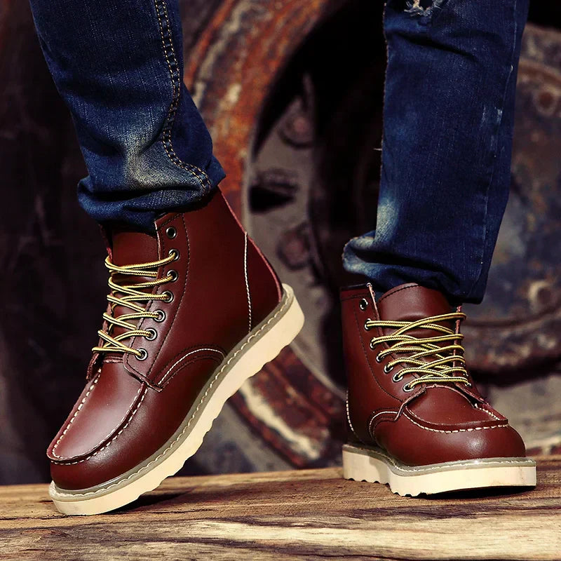 BOTTES CLASSIQUES À DENTELLES POUR HOMMES