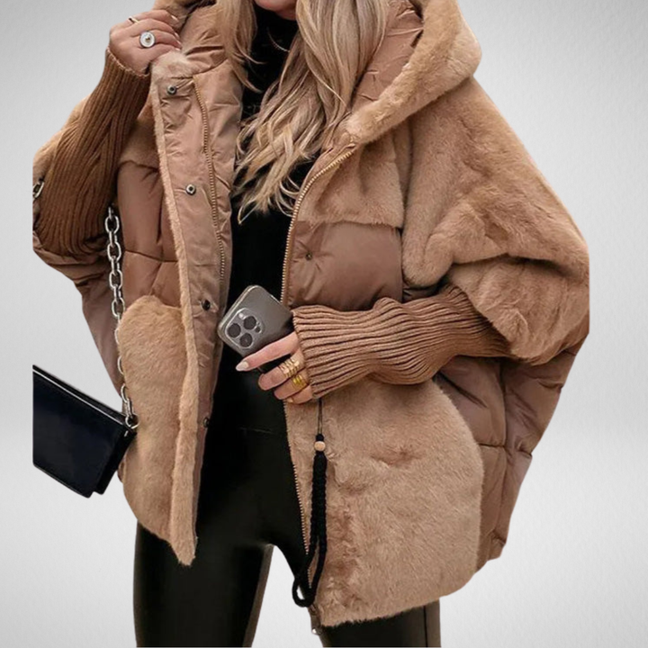 Camille Cannes | Veste puffer oversized pour femmes avec capuche en design patchwork