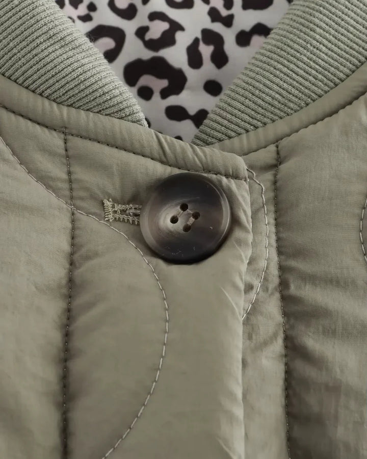 Camille Cannes | Veste matelassée chaude avec détail léopard